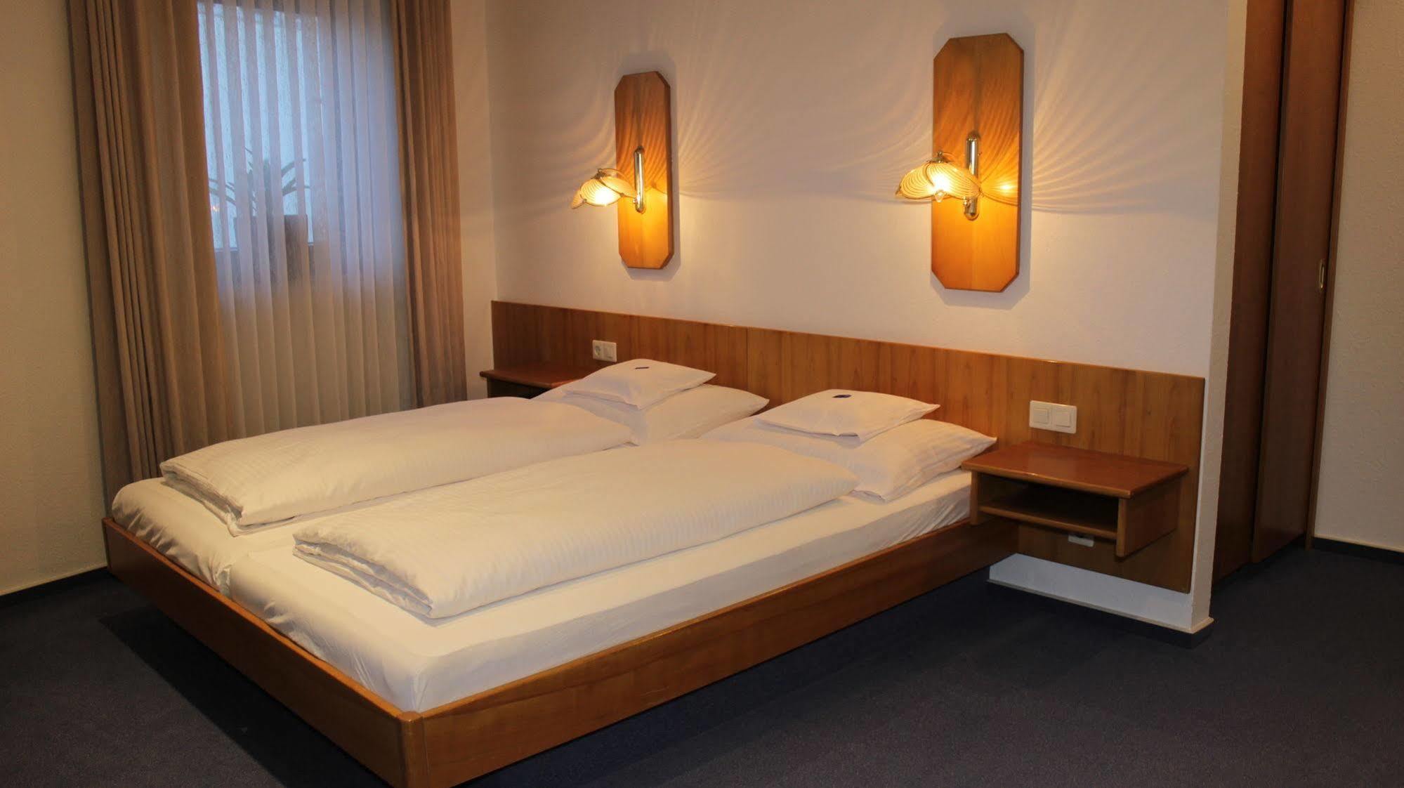 Gasthof Zur Krone Leidersbach ภายนอก รูปภาพ